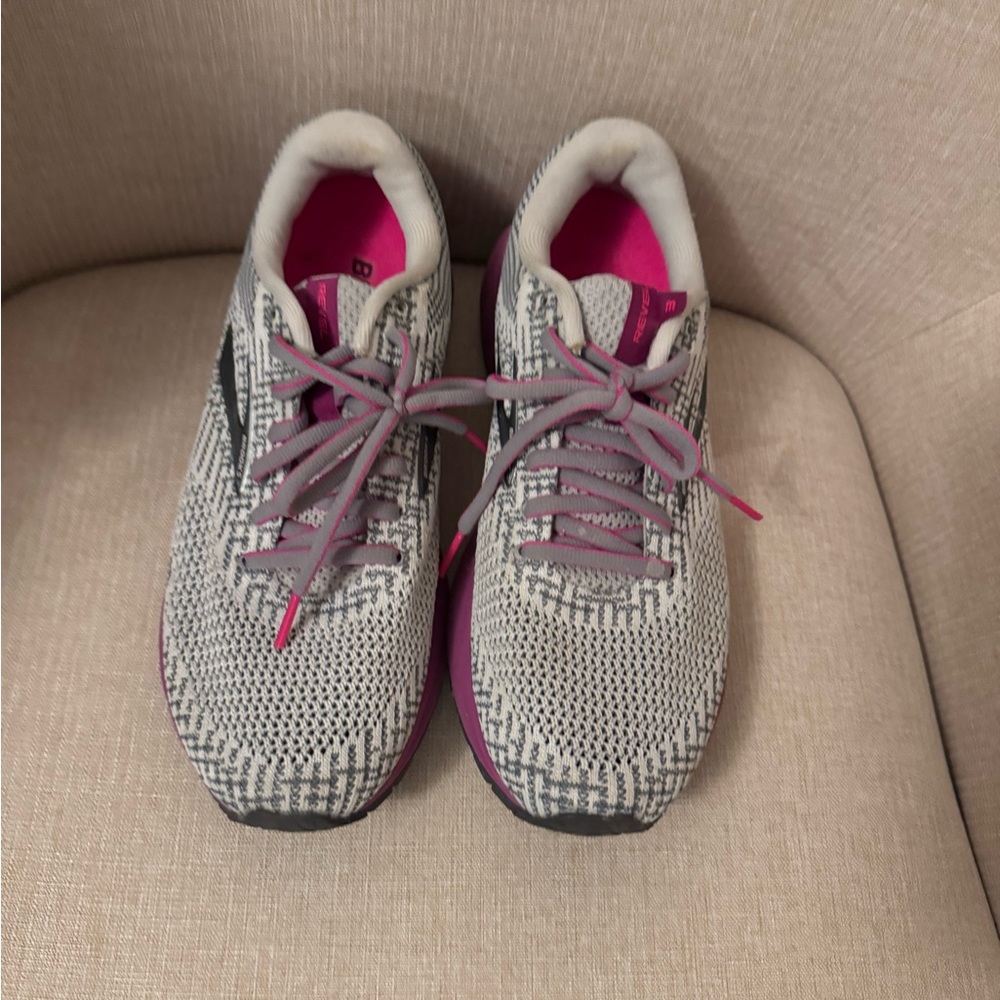 Brooks Womens Sneakers Size 8